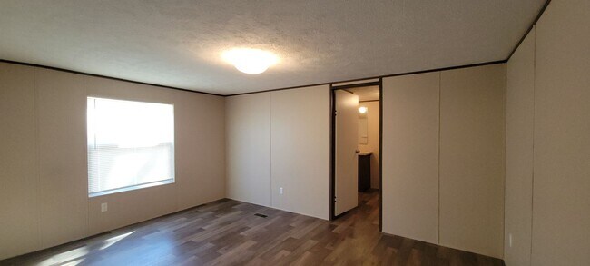 Photo - Very nice 3 bedroom/2 bath mobile home in ... Unit Willow Oak 101