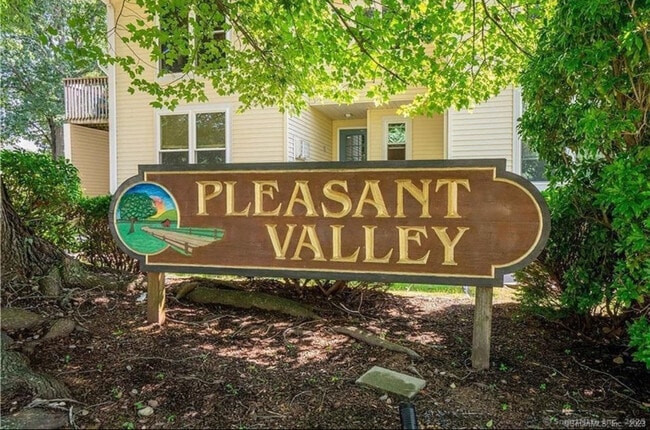 Building Photo - 949 Pleasant Valley Rd Rental