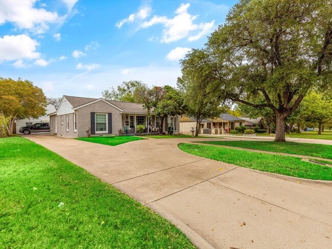 Photo - 3508 W Biddison St Unit A