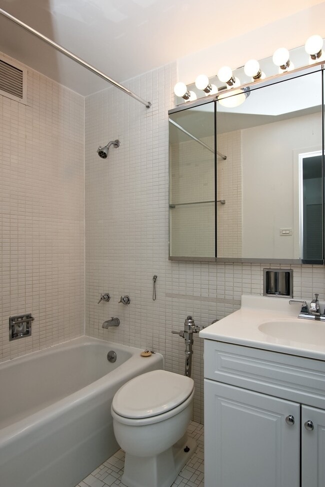 Photo - 777 N Michigan Ave Unit 1509