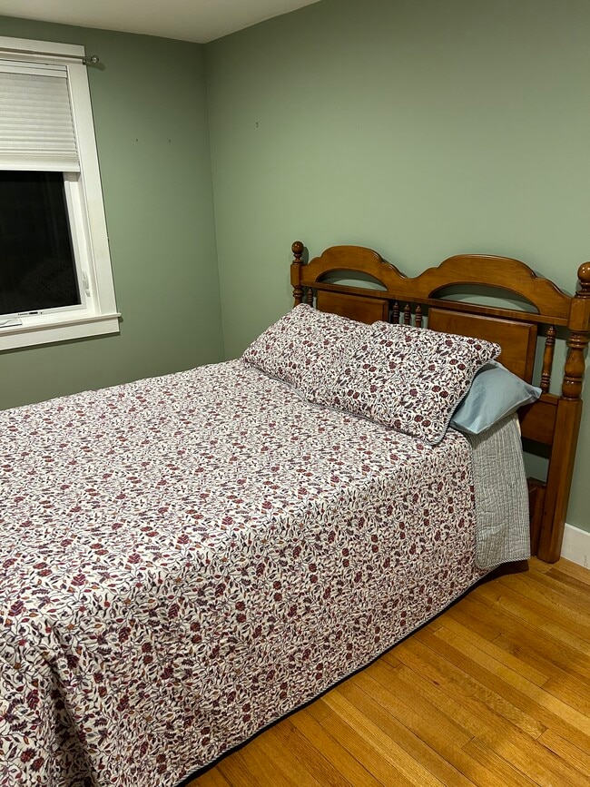 10 Greenlawn St