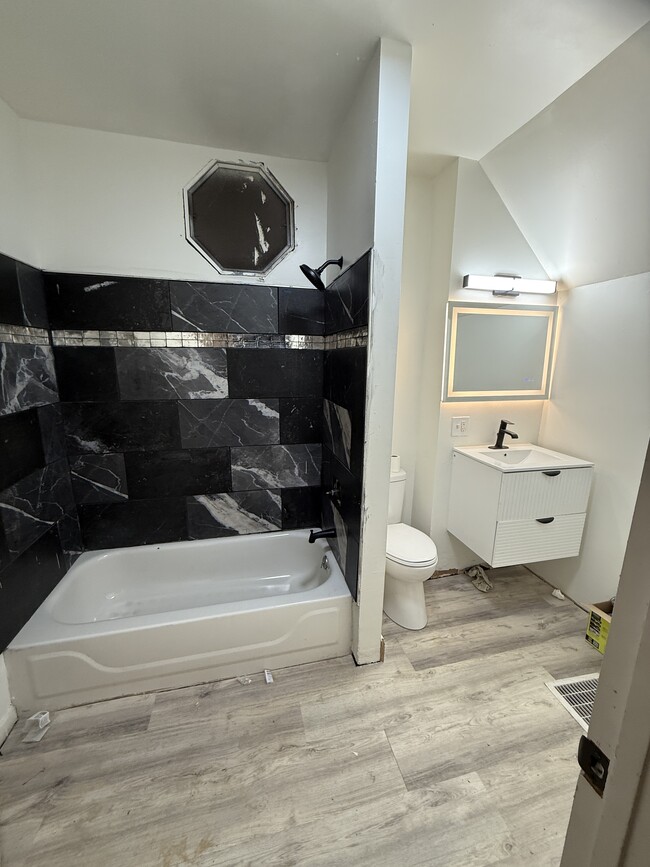 Photo - 5209 Warren Ave