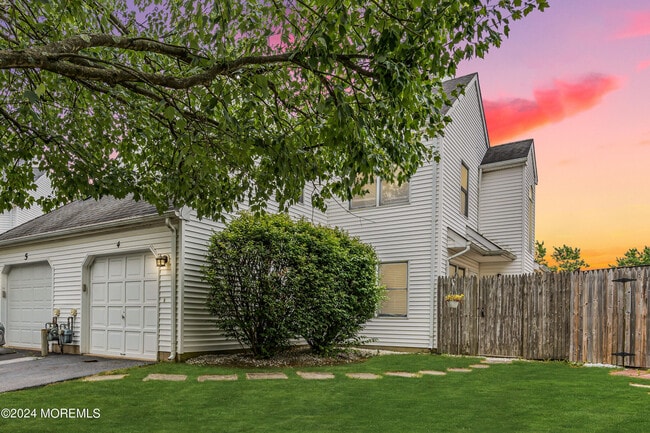 Photo - 4 Bukiet Ct Townhome