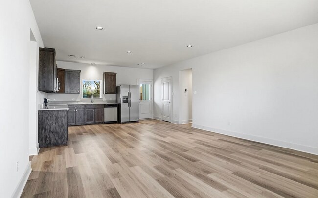 Photo - 307 Railroad Ave