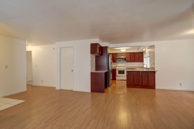 Photo - Beautiful 2 Bedroom Condo in Great Highlands Neighborhood!!