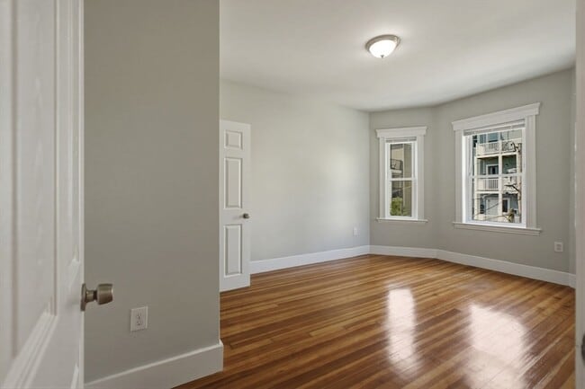 Photo - 18 Peverell St Unit 3