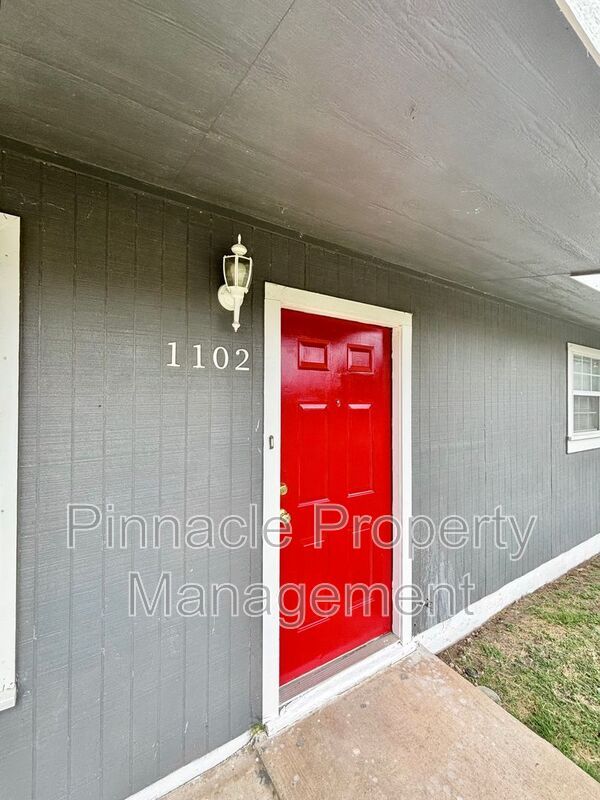 Photo - 1102 E 23rd St