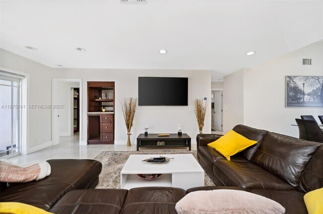 Photo - 31 SE 12th St