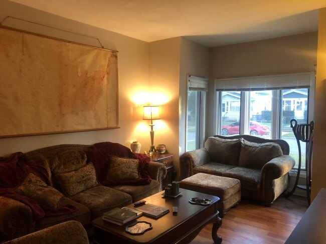 365 Edmund Ave W