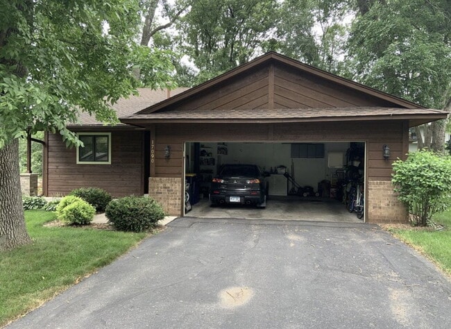 Photo - Charming 4-Bed Lakeville Home with Spacious 2000 Sq Ft & Gleaming Neighborhood!"
