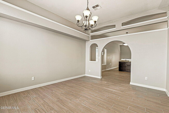 Photo - 305 De Palma Pl