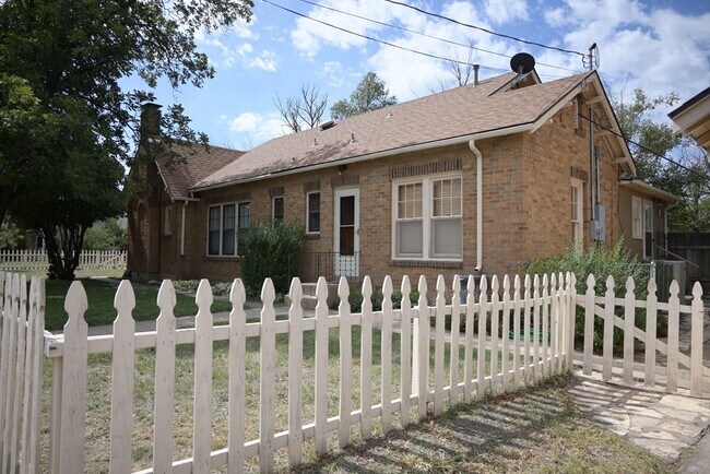 Photo - 401 W Nations Ave