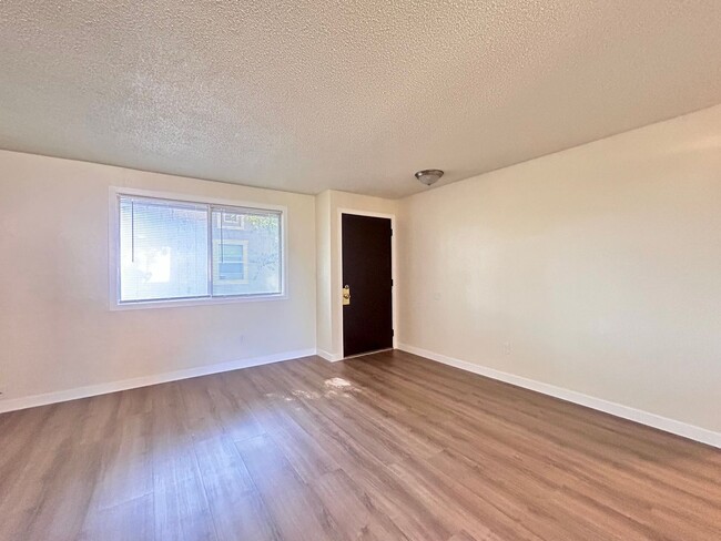 Photo - Ground-Level 1 Bedroom with Private Yard, A/C & In-Unit Laundry