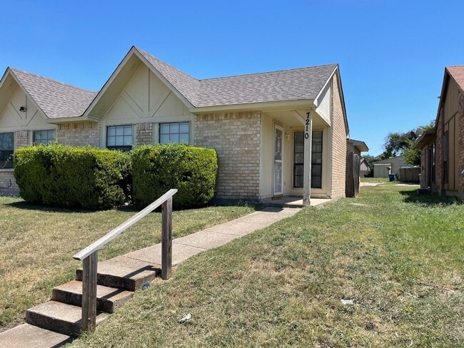 Building Photo - 7210 Pineberry Rd Rental