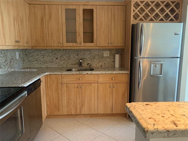 Photo - 2731 Taft St Unit 311