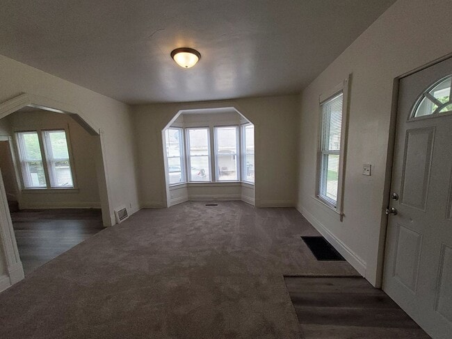 Photo - 525 W 5th St