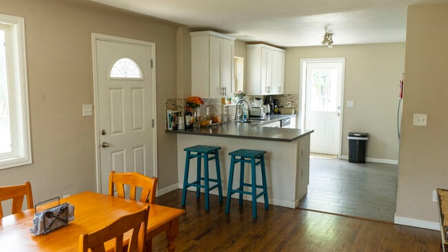 Photo - 217 S Yates St