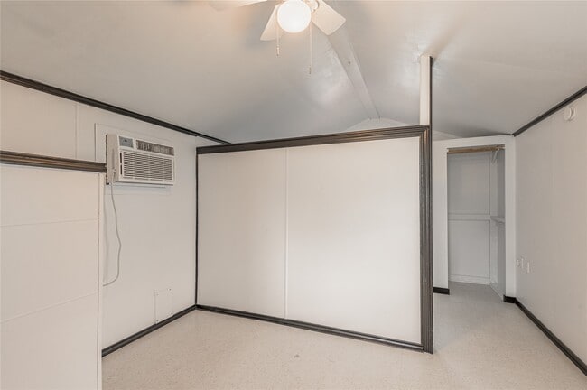 Photo - 128 Johnnie St