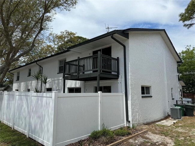 Building Photo - 310 7th St N Unit A