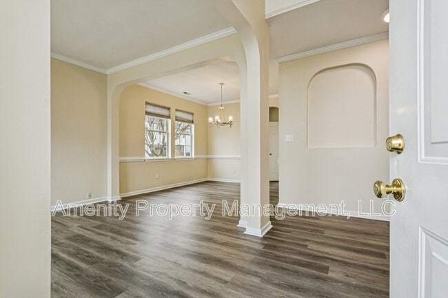 Photo - 979 Holbrook Dr