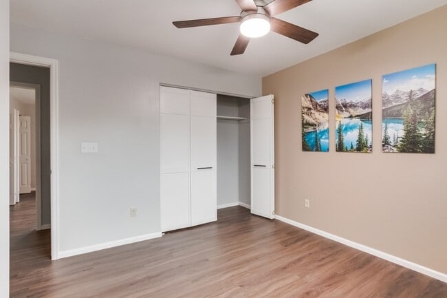 Building Photo - 8090 W Calhoun Dr Unit Room 2 /Tan Room