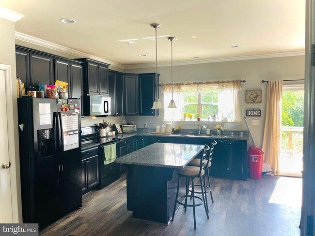 Photo - 516 English Oak Ln