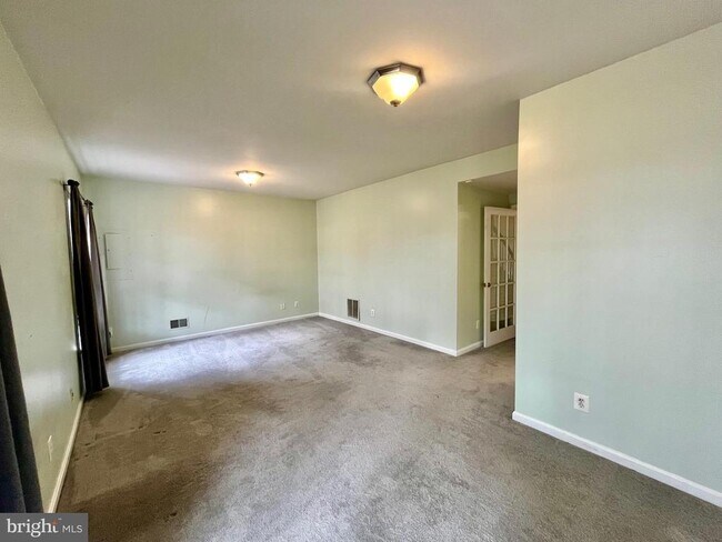 Photo - 7504 Lamoyne Ct