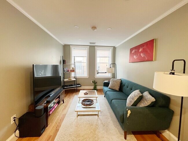 Photo - 137 Orleans St Unit #3R