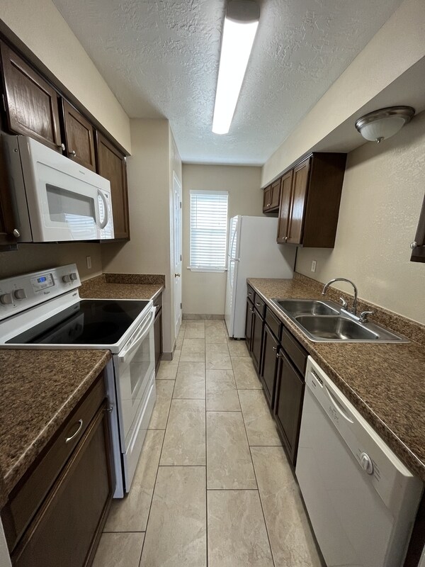 Photo - 910 N Park St