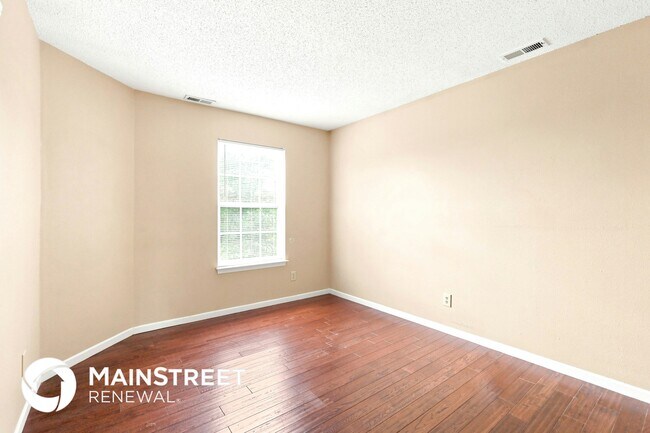 Photo - 43 Frostwood Ln