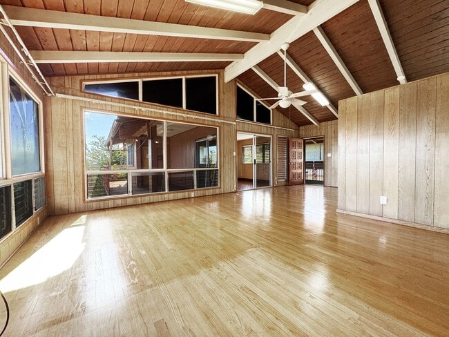 Building Photo - 4 Bedroom 2.5 Bathroom Rental in Kalihi - ...