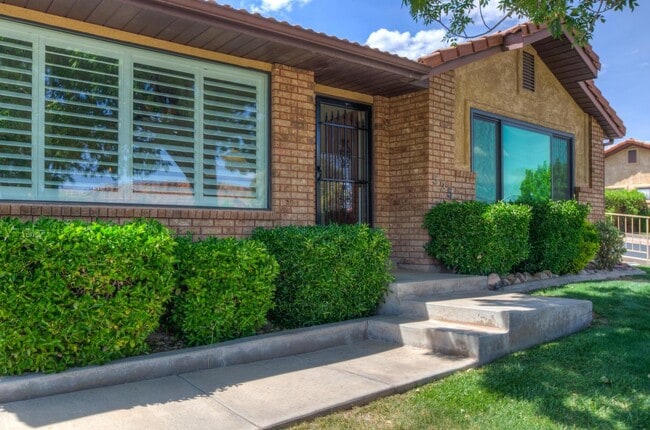 Photo - 525 Ridgeview Dr