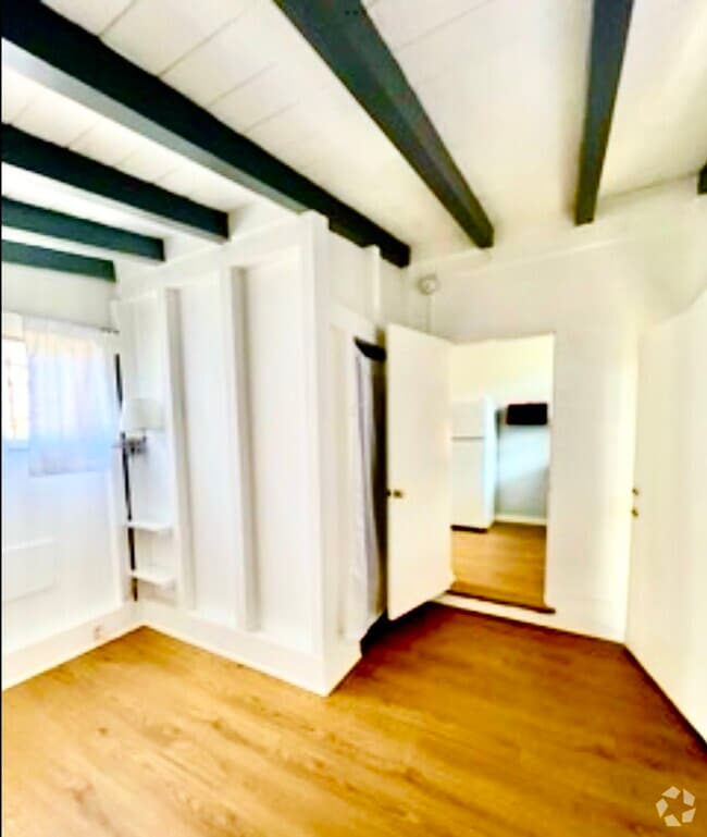Building Photo - 6089 1/4 Cashio St Unit Duplex 1 quarter Rental