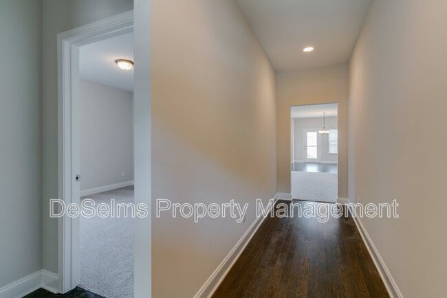 Photo - 127 Auxley Ct