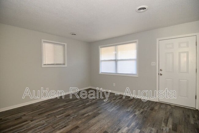 Photo - 524 Laverne Ave