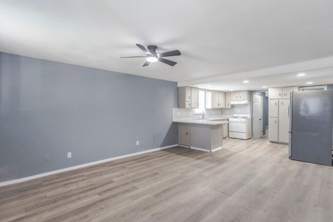 Sala de estar/Cocina - 1014 S Chester St