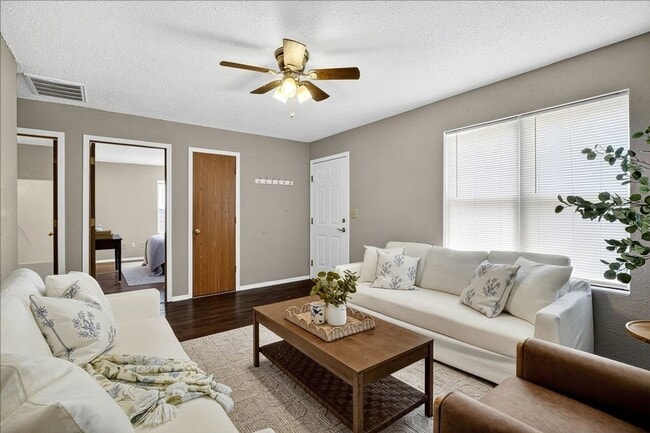 Photo - 221 Allen St