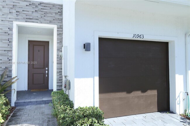 Photo - 10963 SW 233rd St