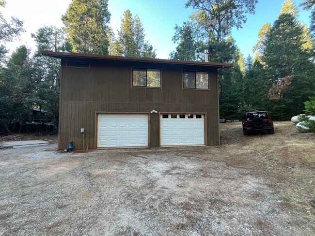 Building Photo - 16520 Prospect Pl