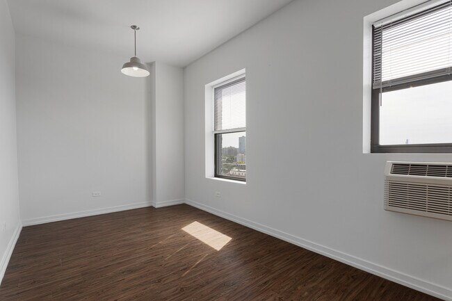 Photo - 1325 W Wilson Ave Unit 403