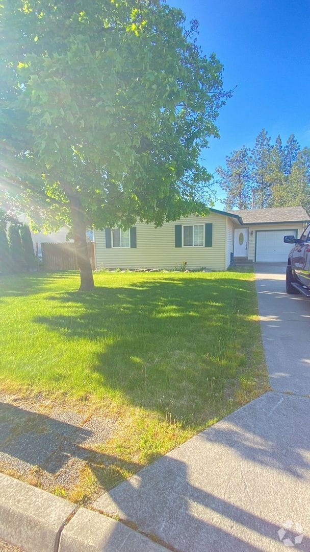 Building Photo - Classic Charm in Post Falls Rental