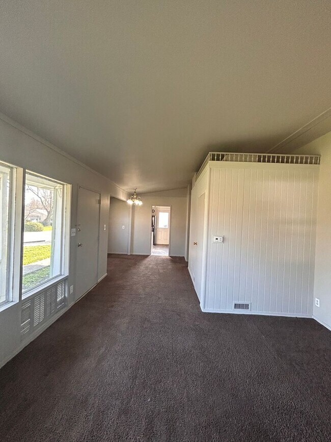 Photo - 106 Dunbar Ln