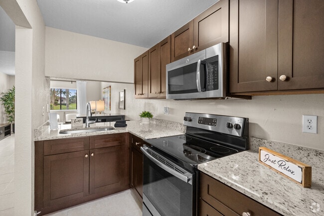 2BR, 1BA - 792SF - Kitchen