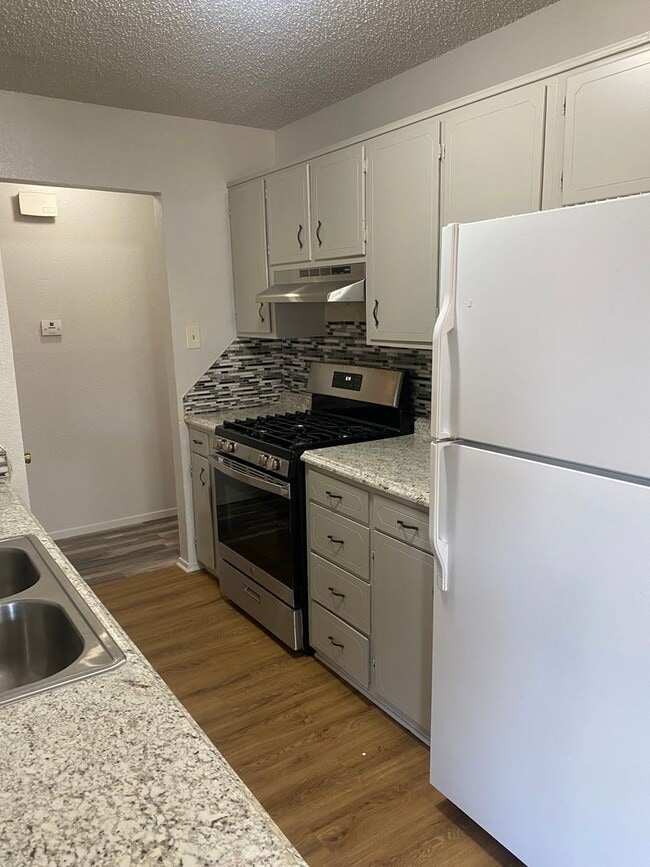 Photo - 7404 Fir Ave