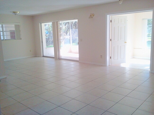 Photo - HUGE Ridge Manor/Dade City 3BR/2BA Home with Wide Open Floor Plan!!!