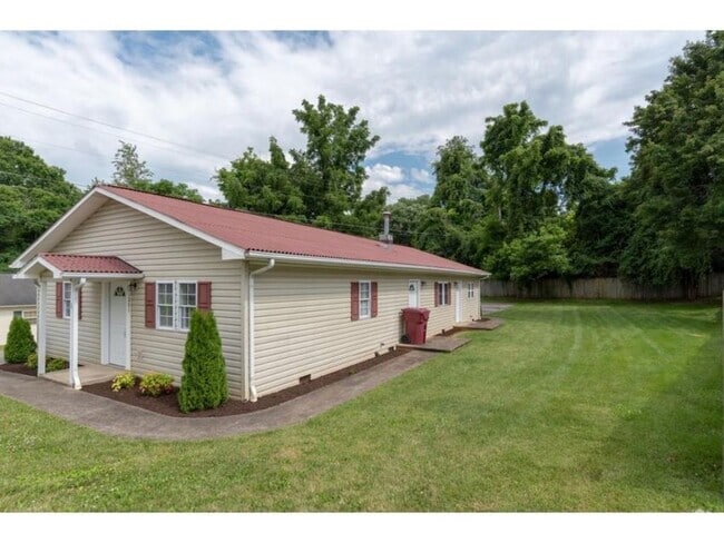 Building Photo - 1801 Indian Ridge Rd Unit Indian Ridge, 1801  2 Rental