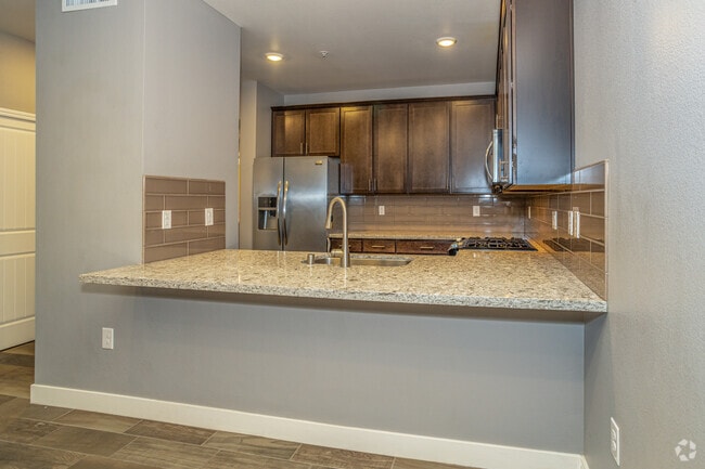 2BR, 2BA - 1,067SF
