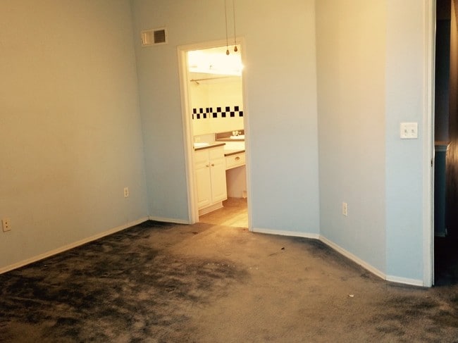 Photo - Lovely Two Bedroom Condo with Fire Place, W/D, garage, and tons of community extras! (Concord)