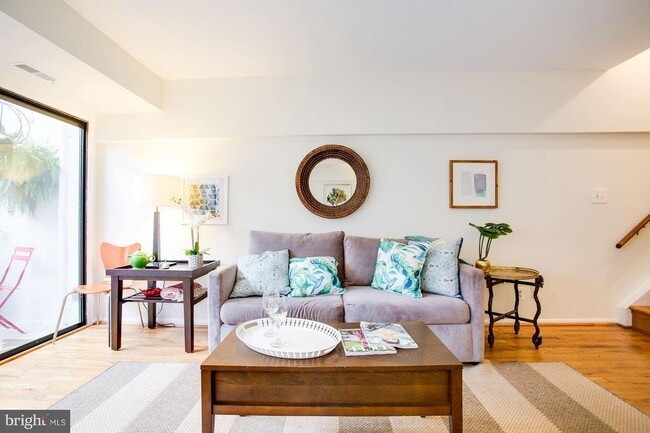 Photo - 1715 15th St NW Unidad #21