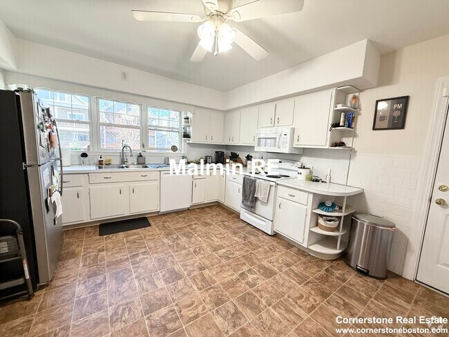 Building Photo - 920 E 4th St Unit 1 Rental